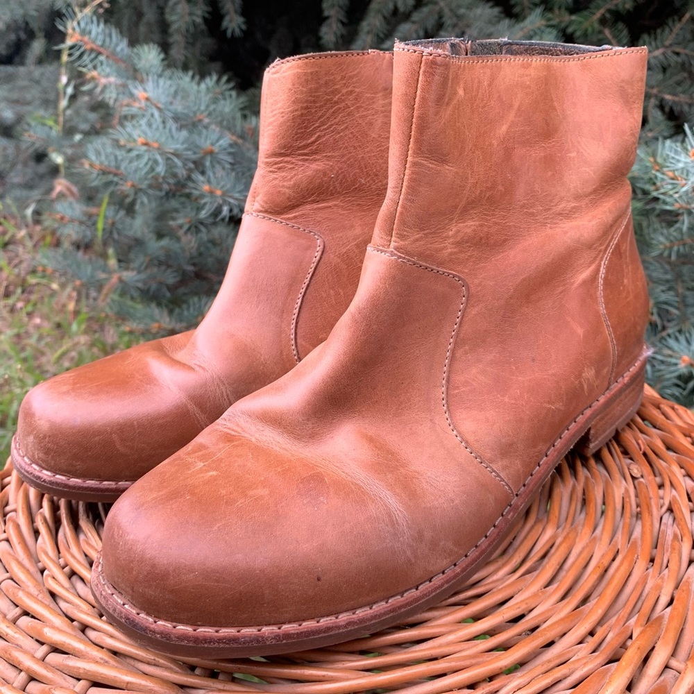 Olukai Kaona II Leather Boots 20178-0707 Almond $180 MSRP Women’s Size 8.5